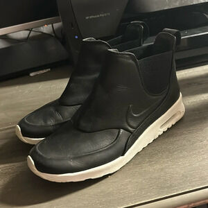 Women’s Air Maxx Thea. Black simple high top pull on sneakers